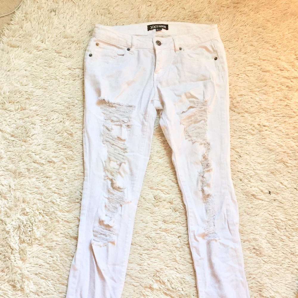 FOREVER21 White Ripped Skinny Jeans